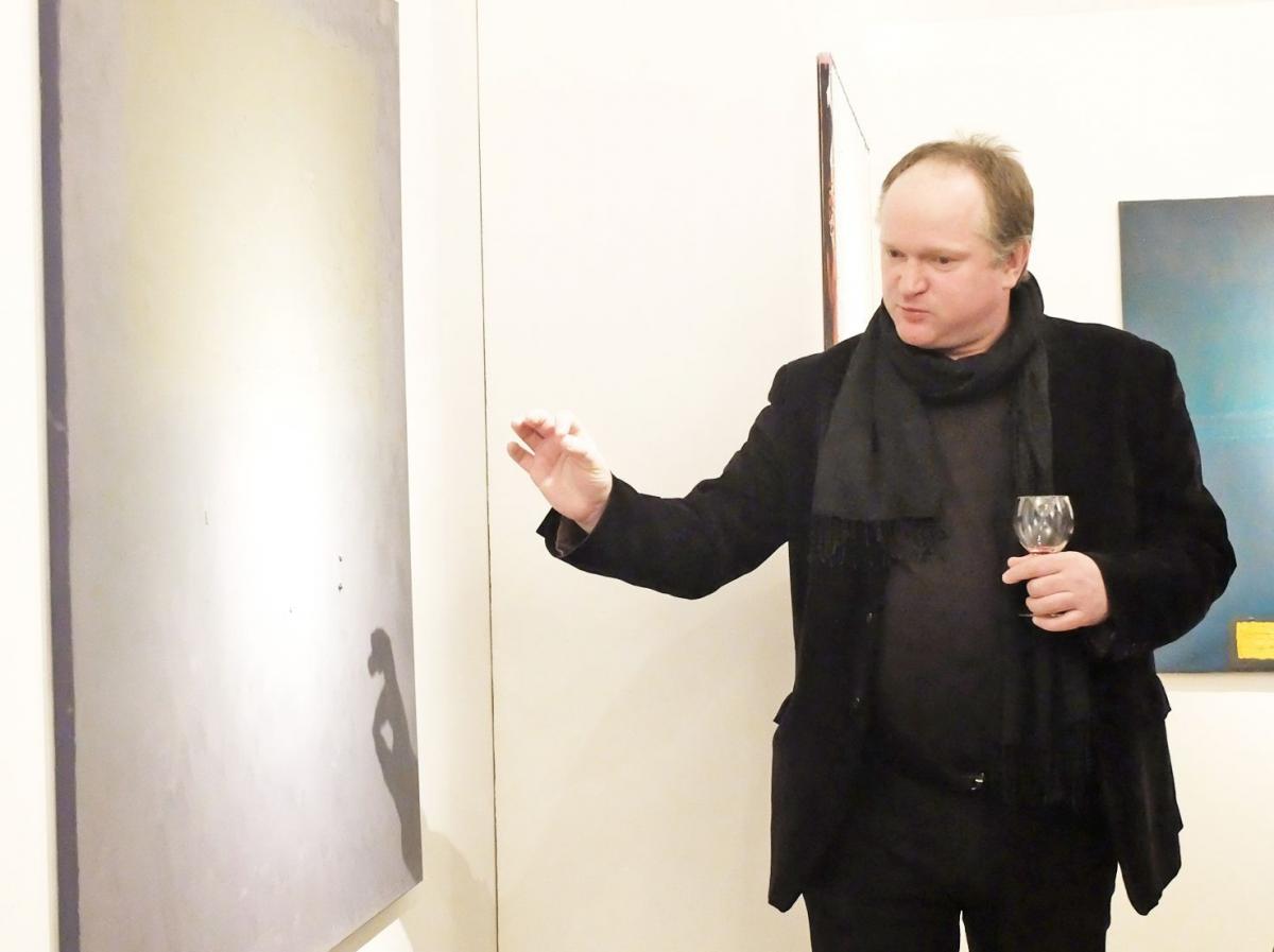 –- W moich obrazach emocjonalny dialog z odbiorcą odbywa się w ciszy – mówi Zawada. <br/>fot.Jacek Szwic