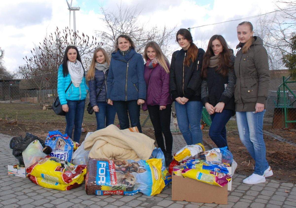 To już kolejna akcja jarosławskich studentów realizowana z myślą pomocy zwierzętom ze schroniska w Orzechowcach. 
