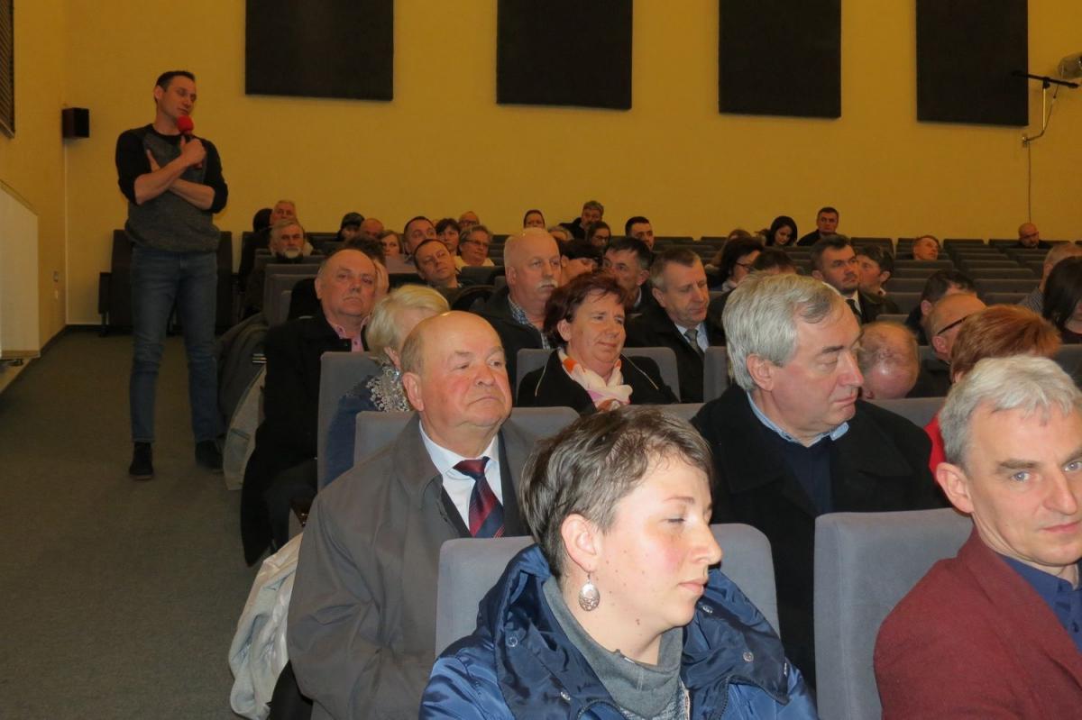 Przedstawiciele Stowarzyszenia Miłośników Ziemi Sieniawskiej poruszyli temat inwestycji w Leżachowie i Wylewie, chcąc uzyskać informacje w ich sprawie.<br/>fot.Barbara Chmura