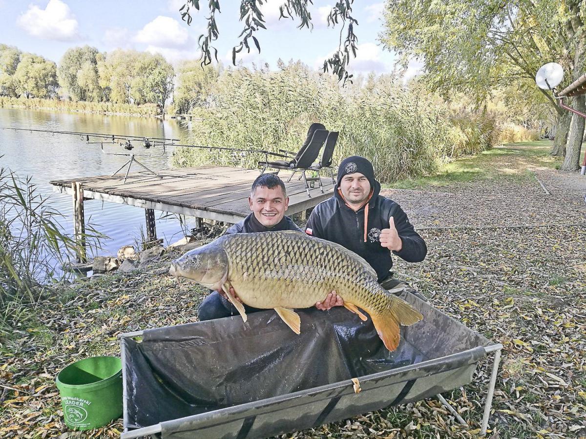 Rekordowy okaz złowiony w 2016 r. przez Damiana Seredę. Karp ważył 24,6 kg.<br/>fot.Carp Team Przeworsk