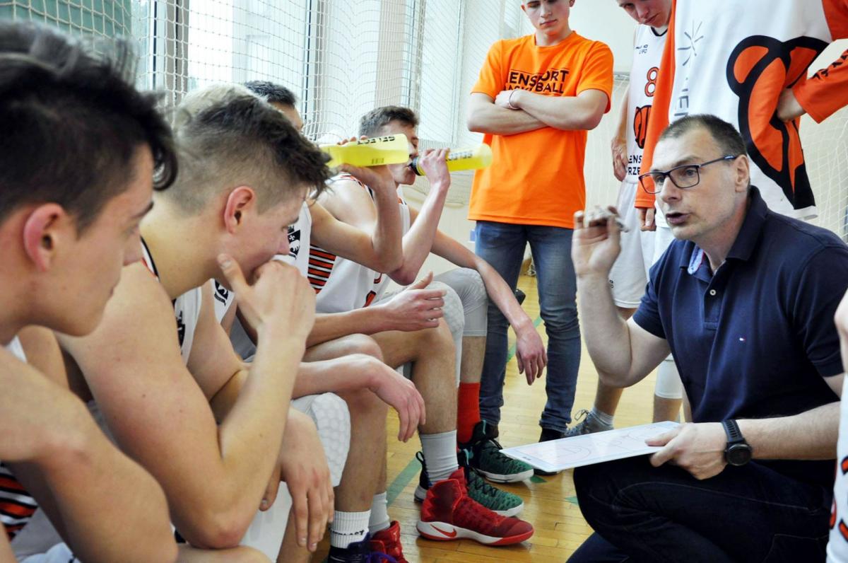 Przed młodymi podopiecznymi Daniela Puchalskiego jeszcze sporo nauki, ale każdy rok pokazuje coraz większe postępy.<br/>fot.www.facebook.com/Niedźwiadki-Hensfort Przemyśl