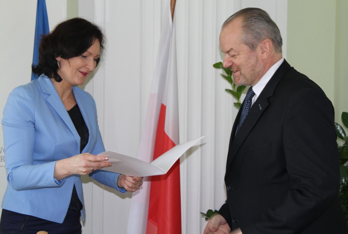 Promesę w wysokości 2 mln 100 tys. zł, czyli 80 procent całości przedsięwzięcia, otrzymał powiat przemyski. Promesę odebrał wicestarosta przemyski Marek Kudła.<br/>fot.PUW Rzeszów