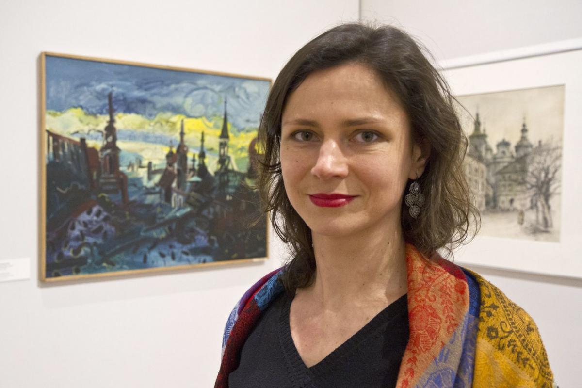 – Na wystawie prezentujemy malarstwo ze zbiorów naszego muzeum, przedstawiające widoki Przemyśla od siedemnastego do dwudziestego pierwszego wieku – mówi Katarzyna Winiarska.<br/>fot.Jacek Szwic