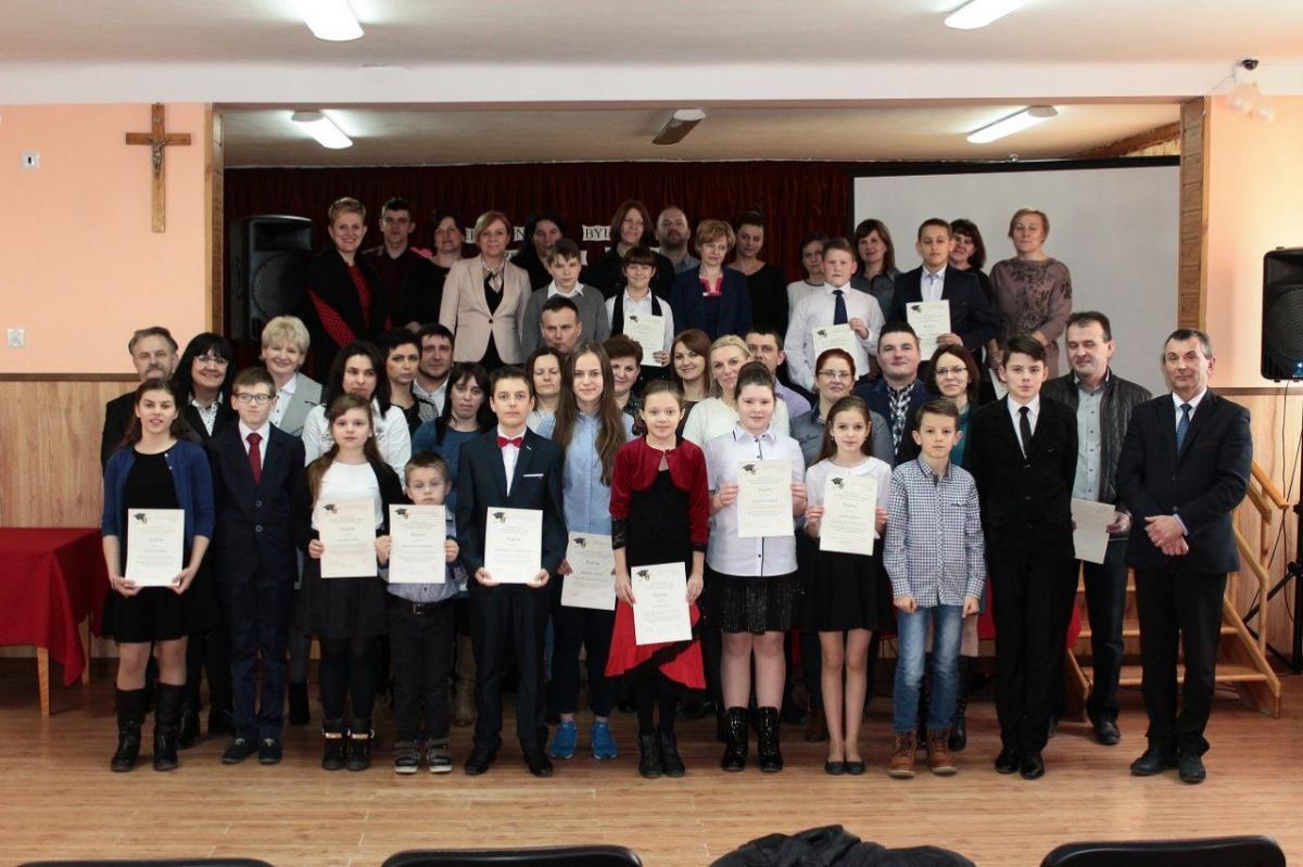Szesnaścioro najlepszych uczniów 28 lutego br. w Urzędzie Gminy Chłopice otrzymało stypendium, a ich  rodzice  listy gratulacyjne. 