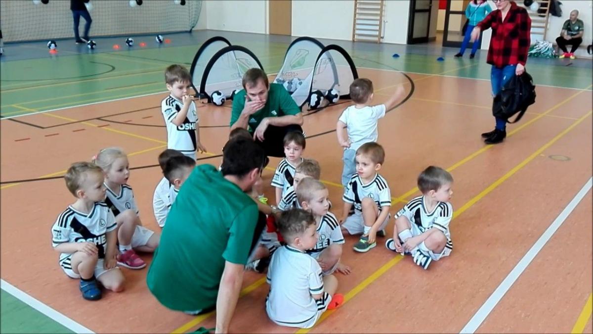 Dla maluchów pierwsze zajęcia były ogromnym przeżyciem.<br/>fot.Kamil Krukiewicz