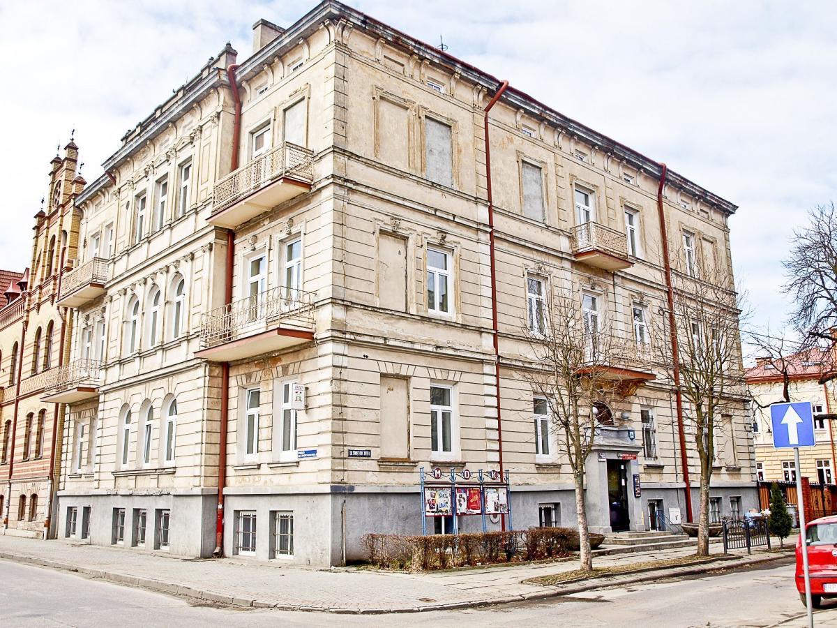 Elewacja wiekowego budynku Młodzieżowego Domu Kultury przy ulicy św. Józefa w Przemyślu wymaga odnowienia.<br/>fot.Mariusz Godos
