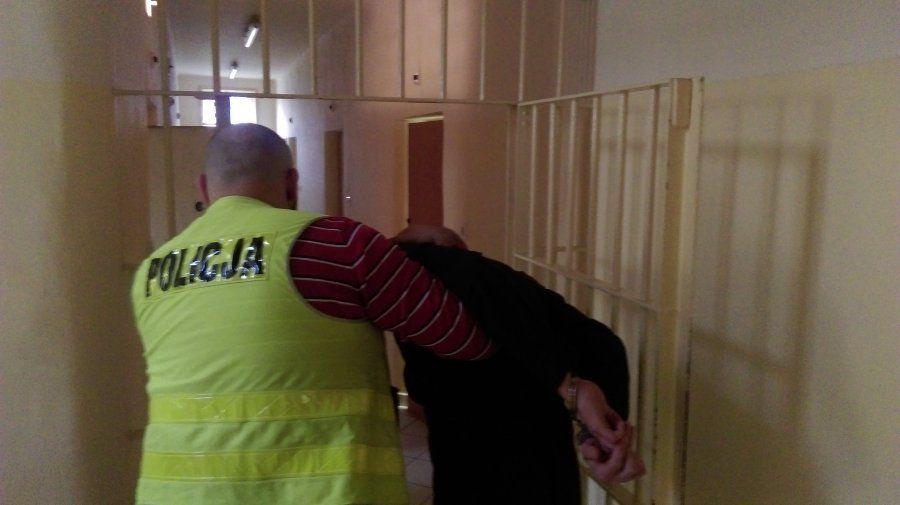 Wobec 24-latka na razie zastosowano środek zapobiegawczy w postaci tymczasowego aresztu. Za popełniony występek grozi mu do 12 lat pozbawienia wolności.<br/>fot.KPP Przeworsk