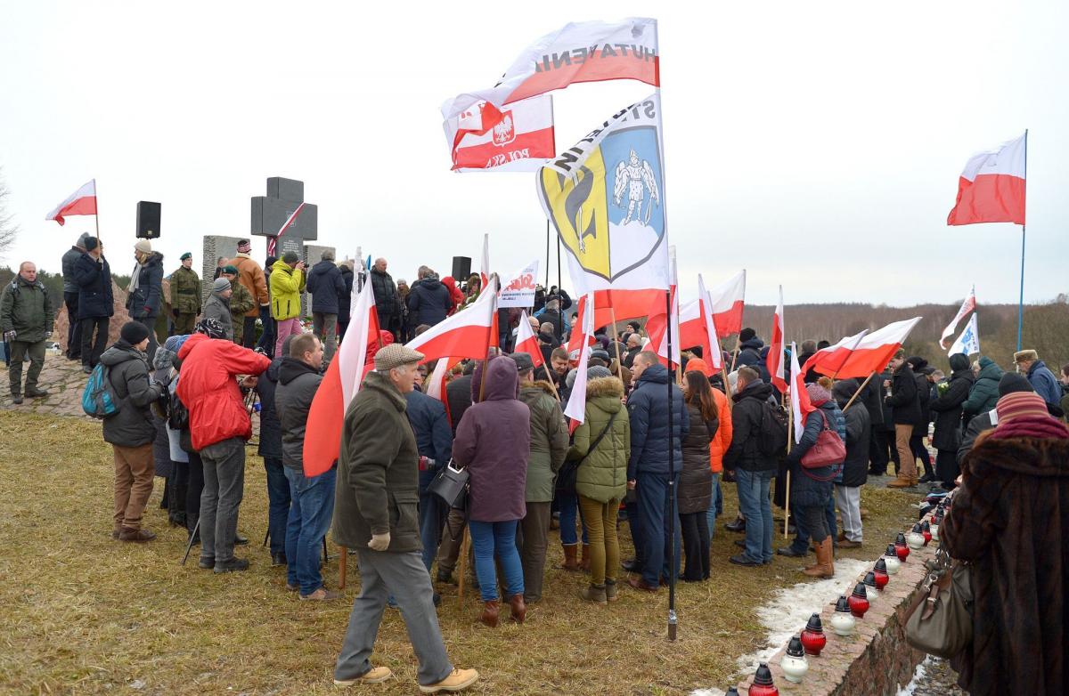 Niedzielne uroczystości odbyły się przed odbudowanym pomnikiem upamiętniającym polskie ofiary zbrodni z 1944 roku.<br/>fot.zbiory własne