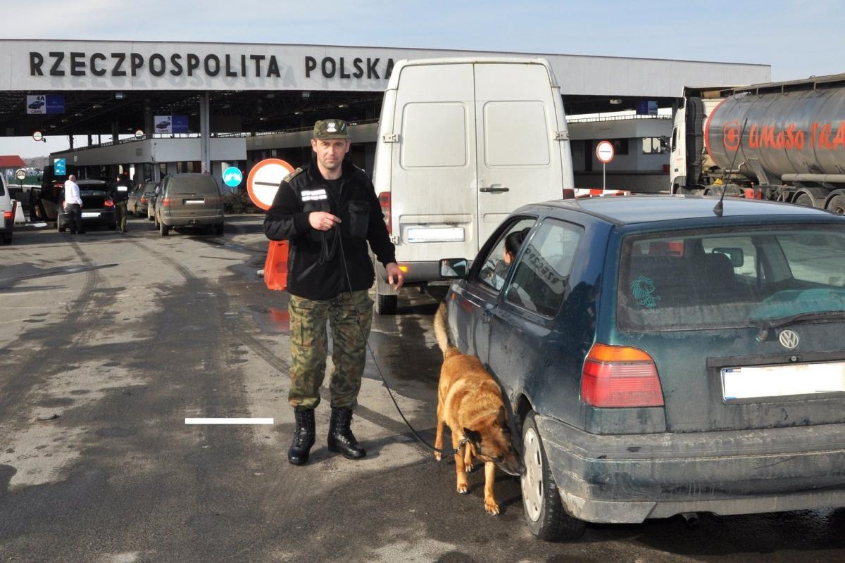 To koniec służby dla st. chor. szt. Krzysztofa Nowaka i jego podopiecznego Erana.