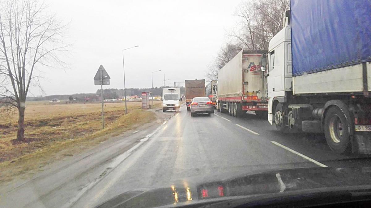 Tak wygląda droga dojazdowa do przejścia granicznego w Korczowej.<br/>fot.Rafał Hadała