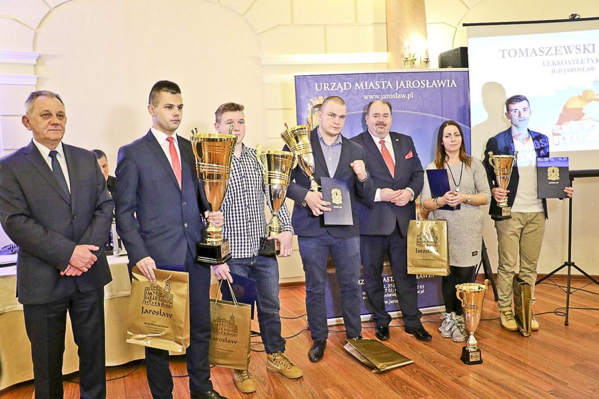 Najlepsi jarosławscy sportowcy minionego roku. W Gali Sportu 2016 uczestniczyli przedstawiciele lokalnych władz oraz instytucji i organizacji.