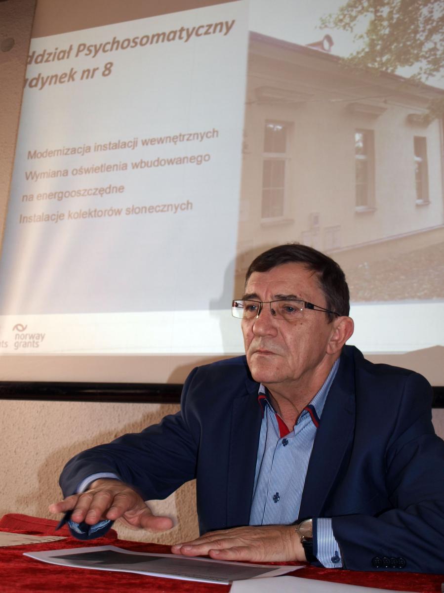 Jeszcze w połowie listopada 2015 r. ówczesny p.o. dyrektora Szpitala Miejskiego w Przemyślu dr Maciej Lewicki snuł wielkie plany o termomodernizacji niektórych budynków przy ulicy Słowackiego.<br/>fot.Mariusz Godos