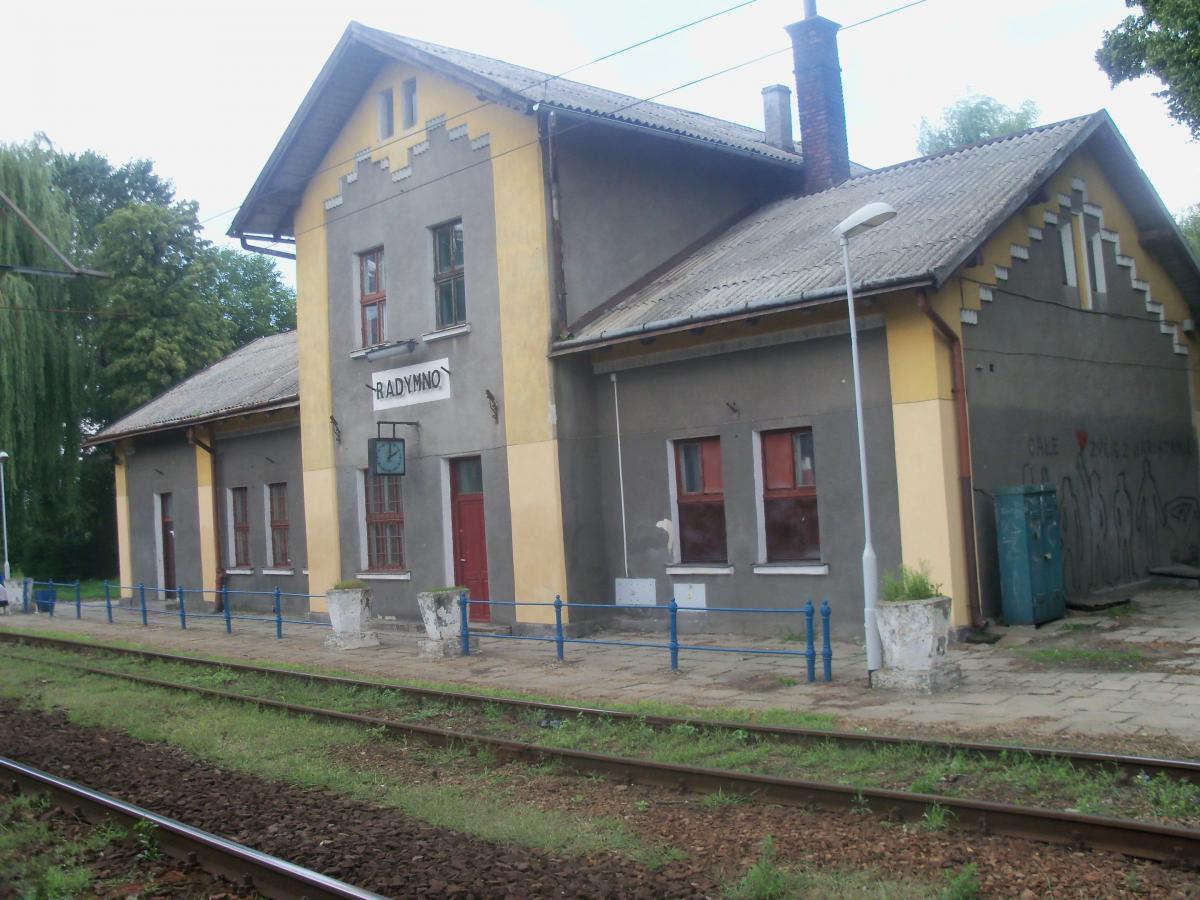 Stacja kolejowa w Radymnie wybudowana została jeszcze w 1860 roku i była ważnym elementem Kolei Galicyjskiej Karola Ludwika.<br/>fot.ze zbiorów własnych