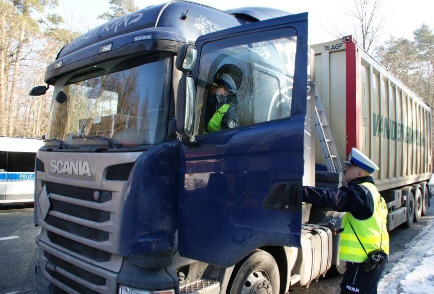 Mundurowi wzięli pod lupę autokary i samochody ciężarowe.<br/>fot.archiwum policji