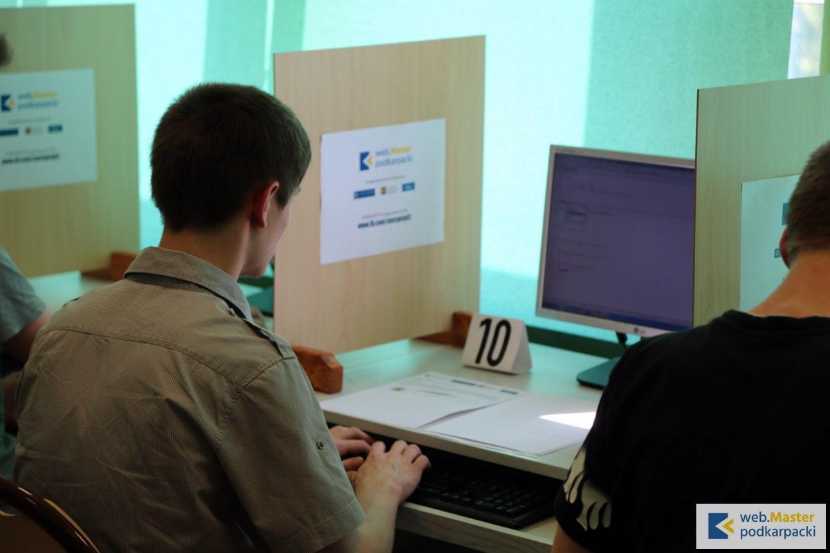 W poprzedniej edycji konkursu wzięło udział ponad 300 młodych miłośników programowania.<br/>fot.materiały organizatora
