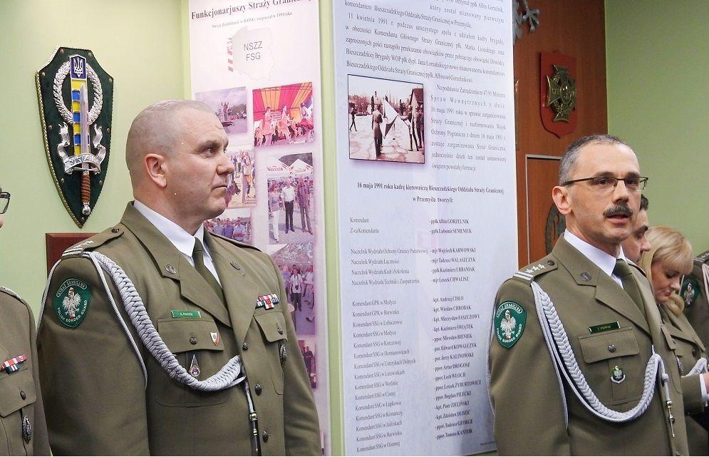 Płk Adama Pacuka (z lewej) na stanowisko wprowadził płk Tomasz Praga, zastępca komendanta głównego Straży Granicznej. 