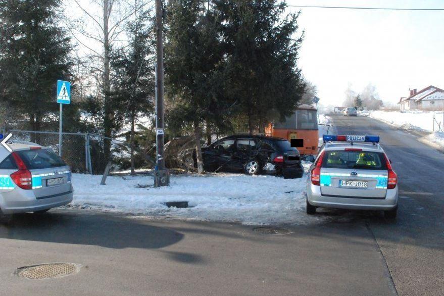 Kierujący mercedesem, który najprawdopodobniej wymusił pierwszeństwo, nie był mieszkańcem Jarosławia. Możliwe, że przez to skrzyżowanie wcześniej nie przejeżdżał.<br/>fot.KPP Jarosław
