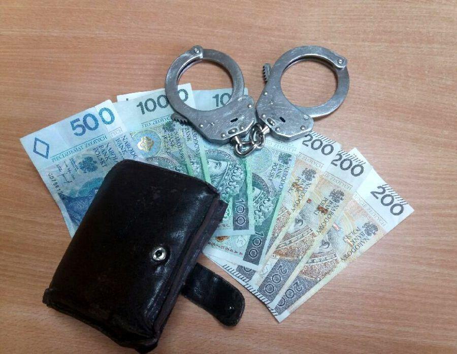 Skradziony portfel z dokumentami i pieniędzmi trafił do właściciela.<br/>fot.KPP Lubaczów