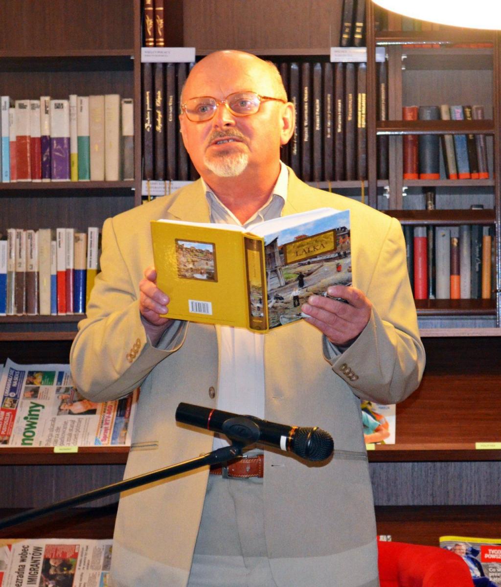Narodowe Czytanie <i>Lalki</i> B. Prusa w 2015 r. Henryk Lasko.
