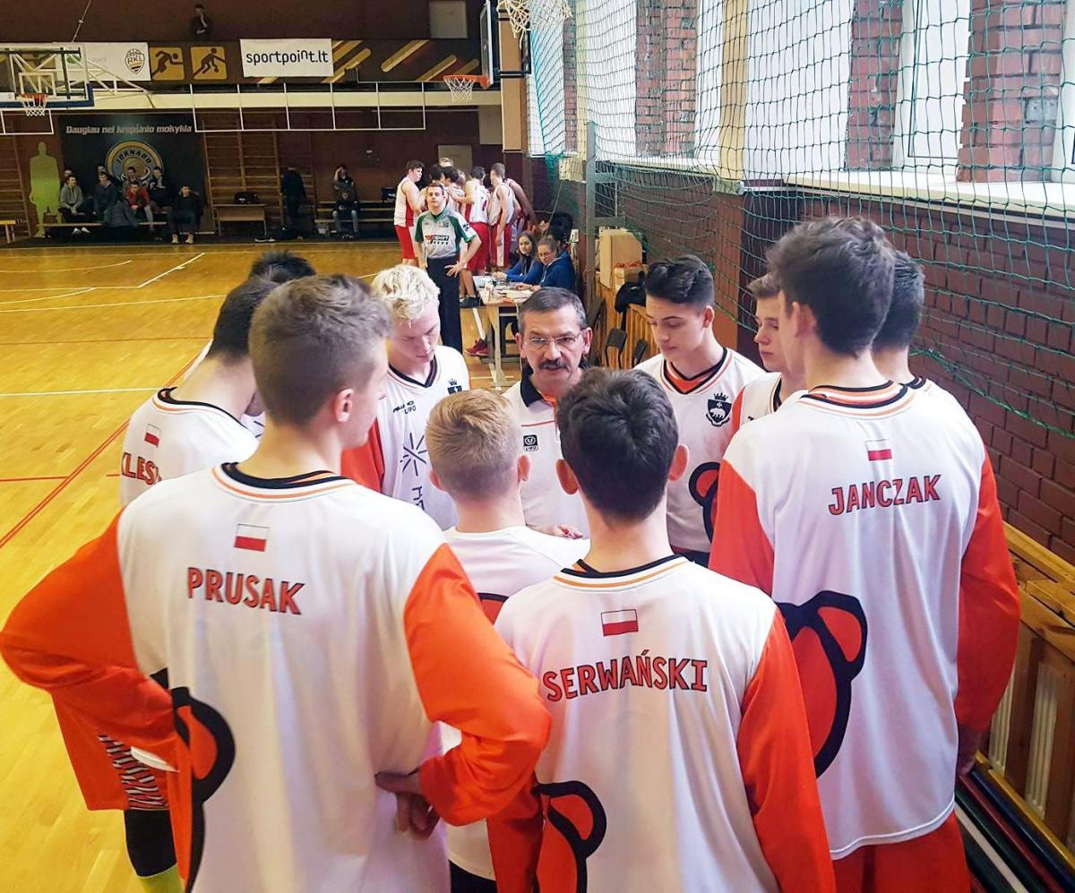 Przemyska ekipa podczas turnieju w Kownie prowadzona była przez trenera Mariusza Zamirskiego.<br/>fot.www.facebook.com/niedzwiadki-hensfort-przemysl