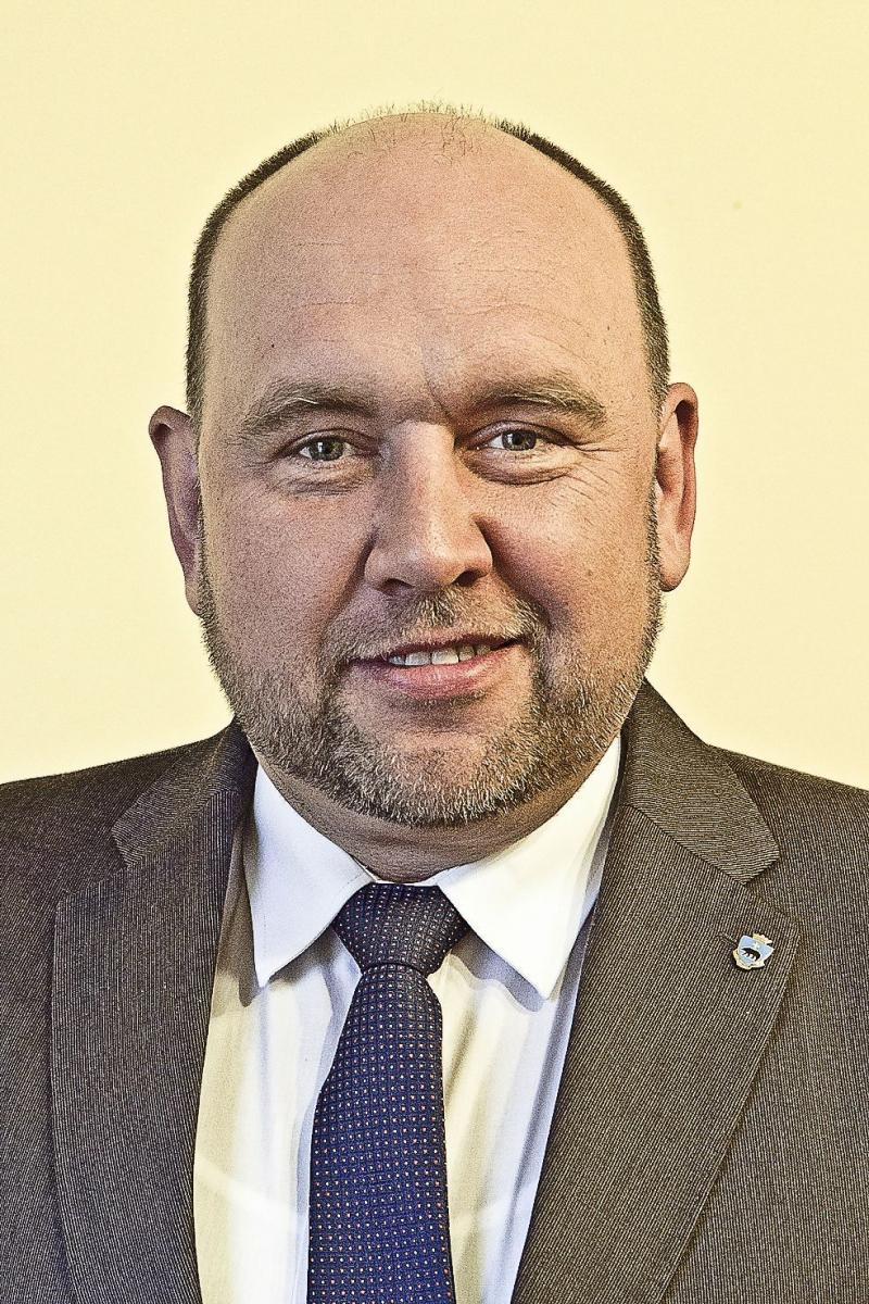 – Nie rozumiem, dlaczego poszerzono limit wieku i włączono zapis, że w radzie mogą znaleźć się studenci czy alumni Wyższego Seminarium Duchownego. Chyba jest różnica w pojmowaniu świata, w światopoglądzie, w ukształtowanych już sympatiach politycznych osoby, która ma na przykład 24 lata, a osoby, kt
