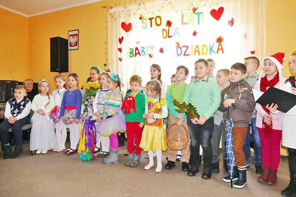 Podczas uroczystości przygotowanej dla babć i dziadków w świetlicy w Hermanowicach nie brakowało wzruszających momentów.
