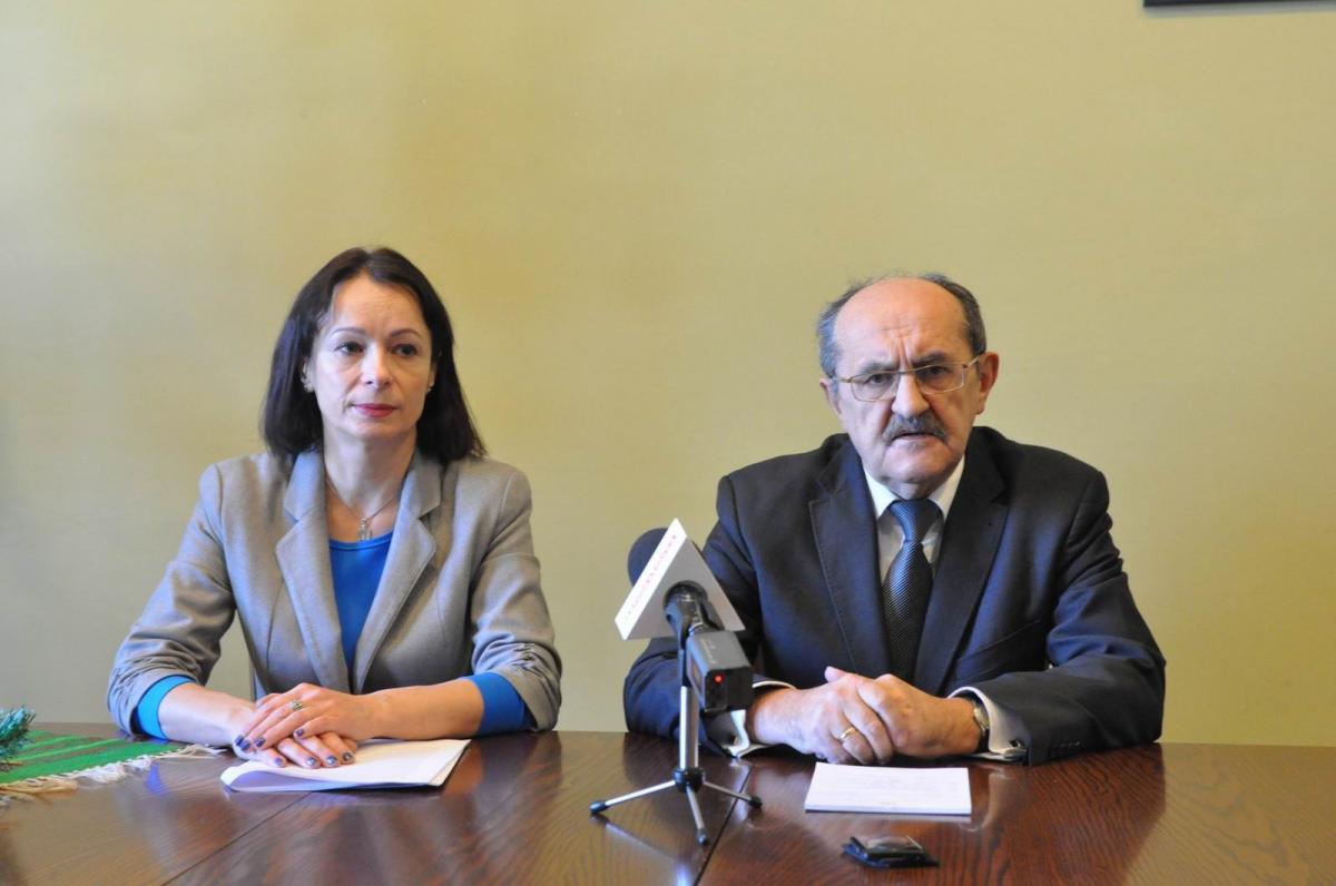 Andrzej Matusiewicz i Lucyna Podhalicz zapewniali, że Przemyśl ma duże szanse na powstanie tutaj Krajowej Szkoły Skarbowości.<br/>fot.Paweł Bugira