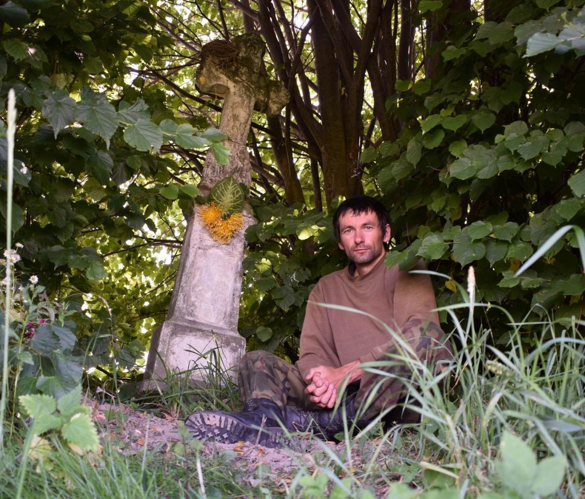 Grzegorz Ciećka pochodzi z Horyńca-Zdroju i pracuje w tamtejszym sanatorium. W wolnych chwilach poświęca się swojej pasji, jaką jest kamieniarstwo bruśnieńskie.<br/>fot.archiwum prywatne