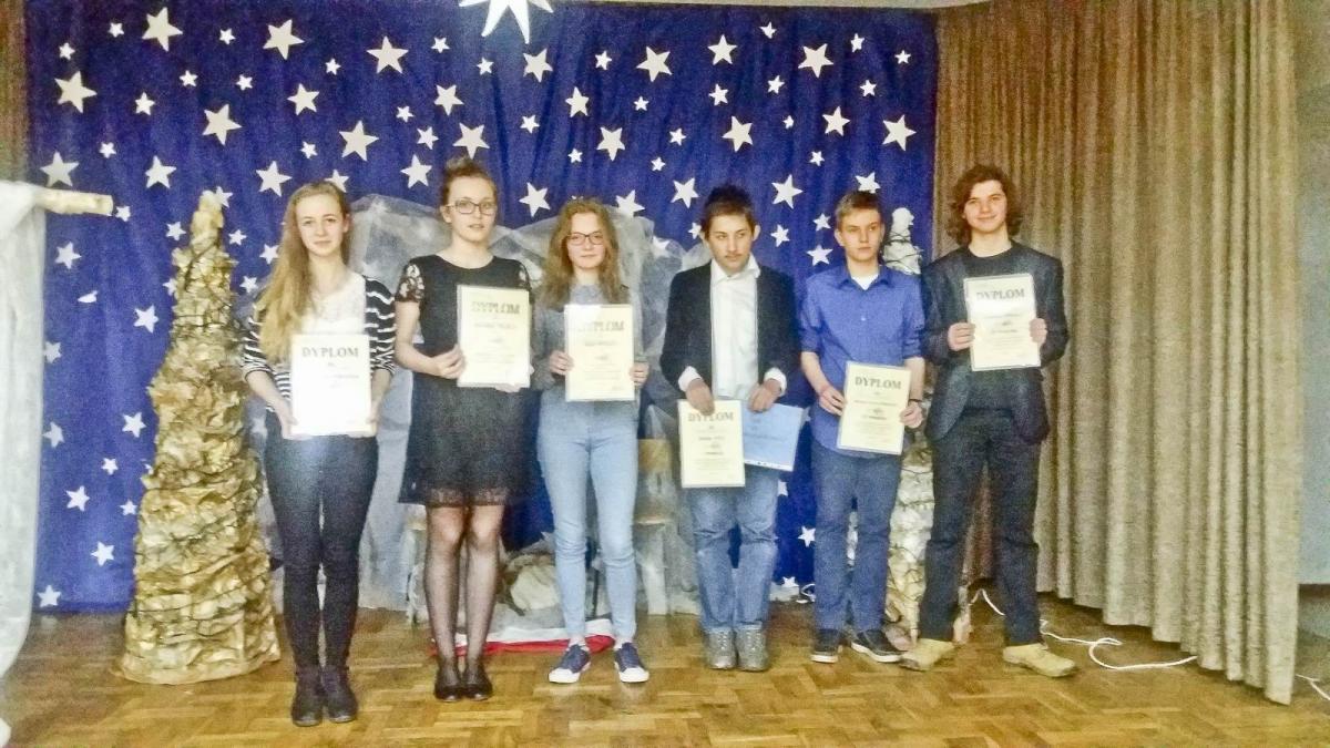 Finaliści konkursu: Katarzyna Pirożek, Karolina Tkacz, Anna Fudali, Rafał Sala, Michał Poznański, Klaudiusz Misiak.<br/>fot.Zbiory organizatorów