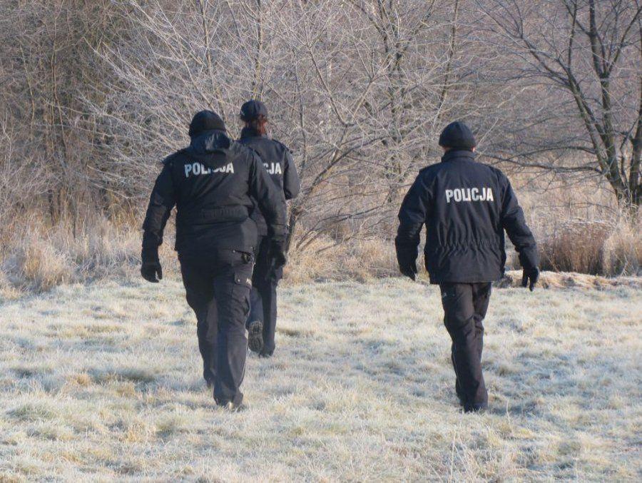 Tym razem ofiarę tęgich mrozów znaleźli strzyżowscy policjanci. Ciało 57-letniego mężczyzny leżało przy drodze w Gwoźnicy Górnej. <br/>fot.archiwum policji