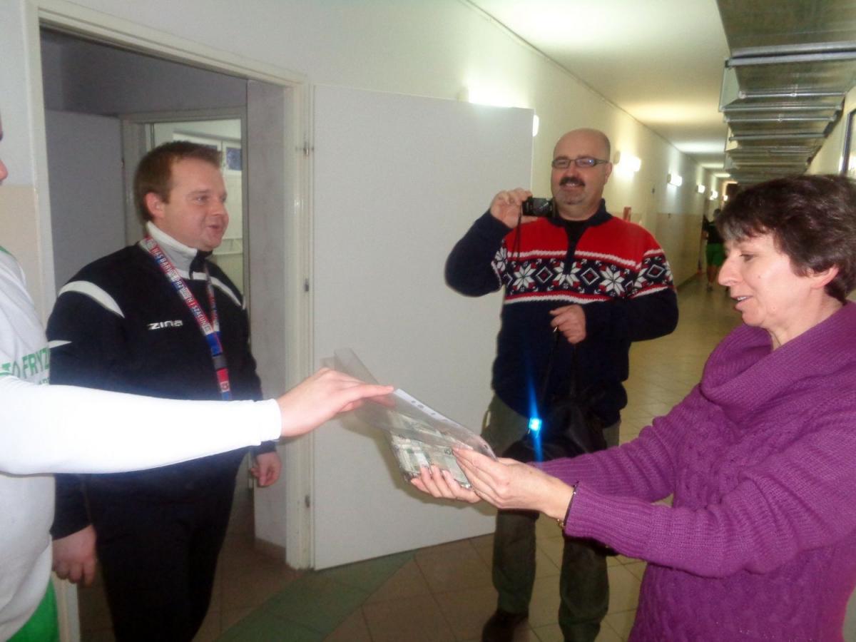 W ramach akcji udało się zebrać 1300 zł dla bezdomnych psów.<br/>fot.Zbiory Damiana Kołodzieja