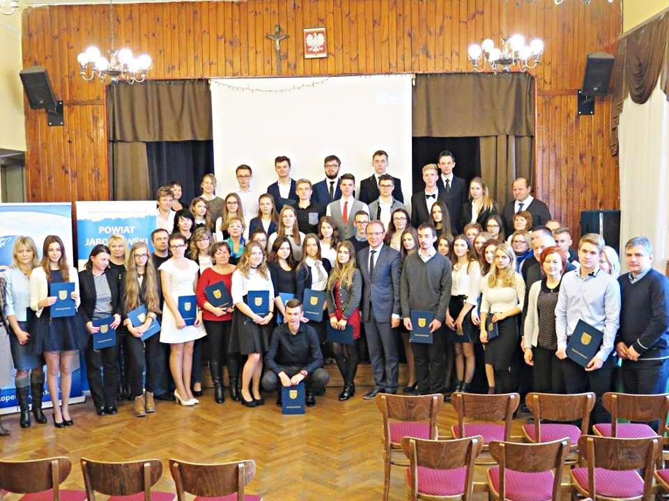Stypendyści z „Kopernika” razem z gronem pedagogicznym.