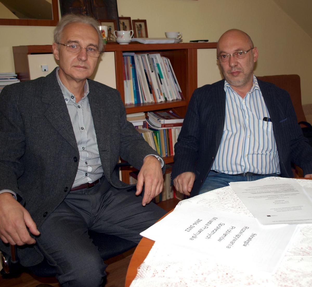 Drugi tego typu DPS w Polsce chcą stworzyć udziałowcy spółki celowej „Twoja Podpora” – krakowska spółka „Servitum”, której przedstawicielem jest Walenty Bereza (z prawej) i dr Ryszard Kołakowski. Po rozpoczęciu działalności ośrodek prowadzić będzie fundacja, powstała na bazie owej spółki celowej.<br