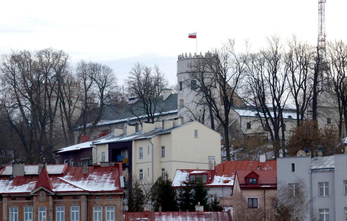Zamek Kazimierzowski powinien być odsłonięty – uważają władze miasta. Tylko czy wycinka zabytkowych drzew to najlepszy pomysł?<br/>fot.Mariusz Godos