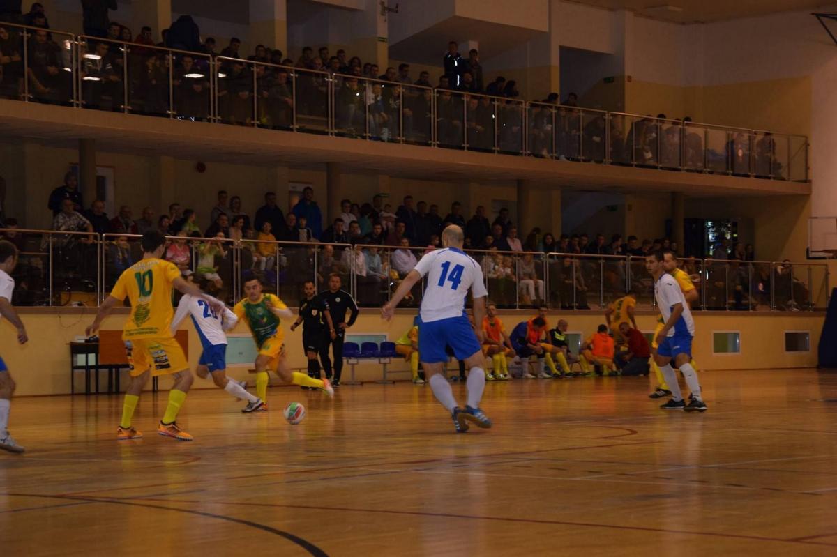 Mecz w hali sportowej przy ul. Misiągiewicza do ostatnich sekunda był emocjonującym widowiskiem dla kibiców.<br/>fot.Futsal Team Przeworsk