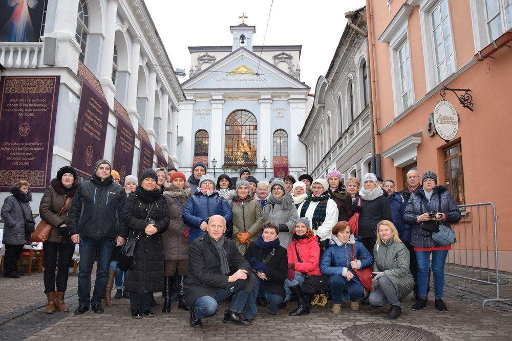 W wizycie studyjnej wzięli udział dyrektorzy szkół oraz nauczyciele języka polskiego i historii, którzy byli opiekunami uczniów, zwycięzców konkursów przedmiotowych.<br/>fot.ZS Zarzecze