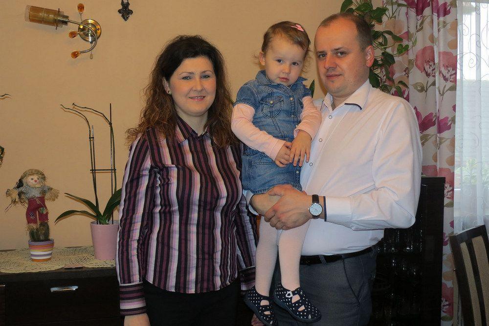 Łukasz Pieniążek wraz z żoną Kasią są szczęśliwymi rodzicami 2,5-letniej Zosi.<br/>fot.Barbara Chmura