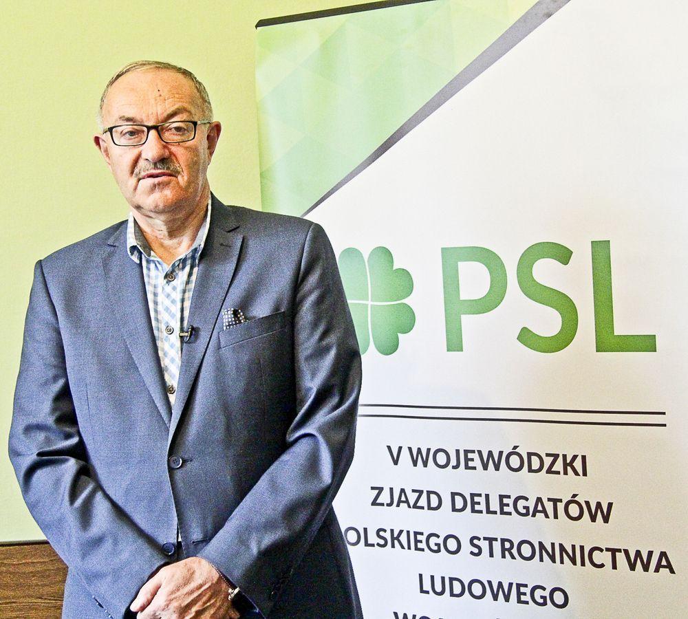 Mieczysław Kasprzak, poseł i szef Podkarpackiego PSL uważa, że sołtys powinien być wynagradzany przez państwo.<br/>fot.Roman Kijanka