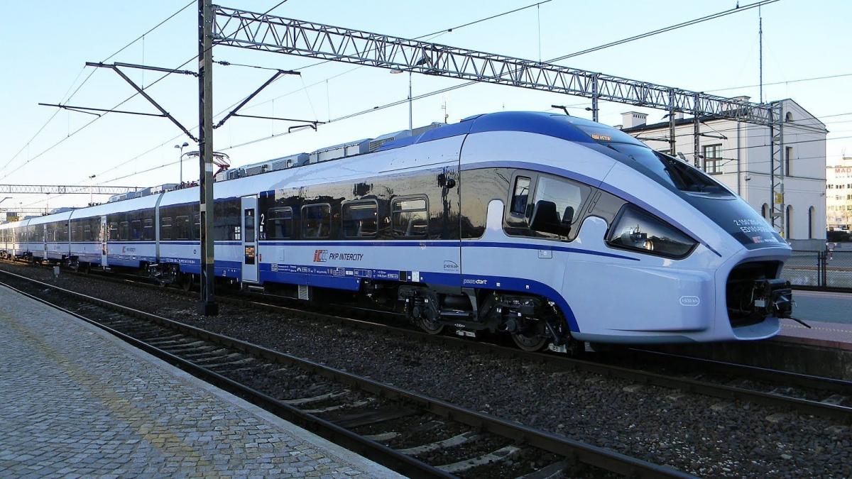 Dzięki modernizacji trasy Przemyśl – Kraków czas przejazdu pociągów InterCity na tym odcinku skróci się o pół godziny.<br/>fot.www.strefakolejowa.com