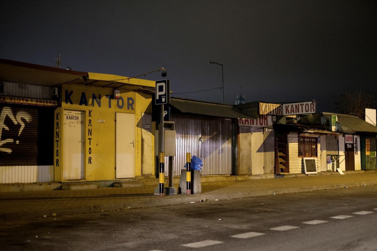 Do napadu na kantor – jednego z wielu, które znajdują się w sąsiedztwie targowiska – doszło w piątek w późnych godzinach popołudniowych. O tej porze okolica świeciła pustkami.<br/>fot.zbiory własne
