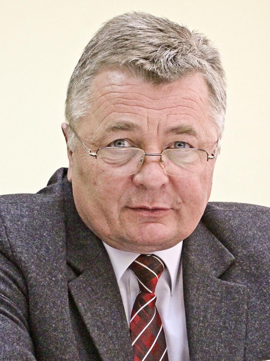 Referendum w sprawie odwołania ze stanowiska przed upływem kadencji wójta gminy Wiązownica Mariana Ryznara nie będzie, bo do 14 listopada br. nie wpłynął do Komisarza Wyborczego w Przemyślu wniosek o jego przeprowadzenie.<br/>fot.Roman Kijanka