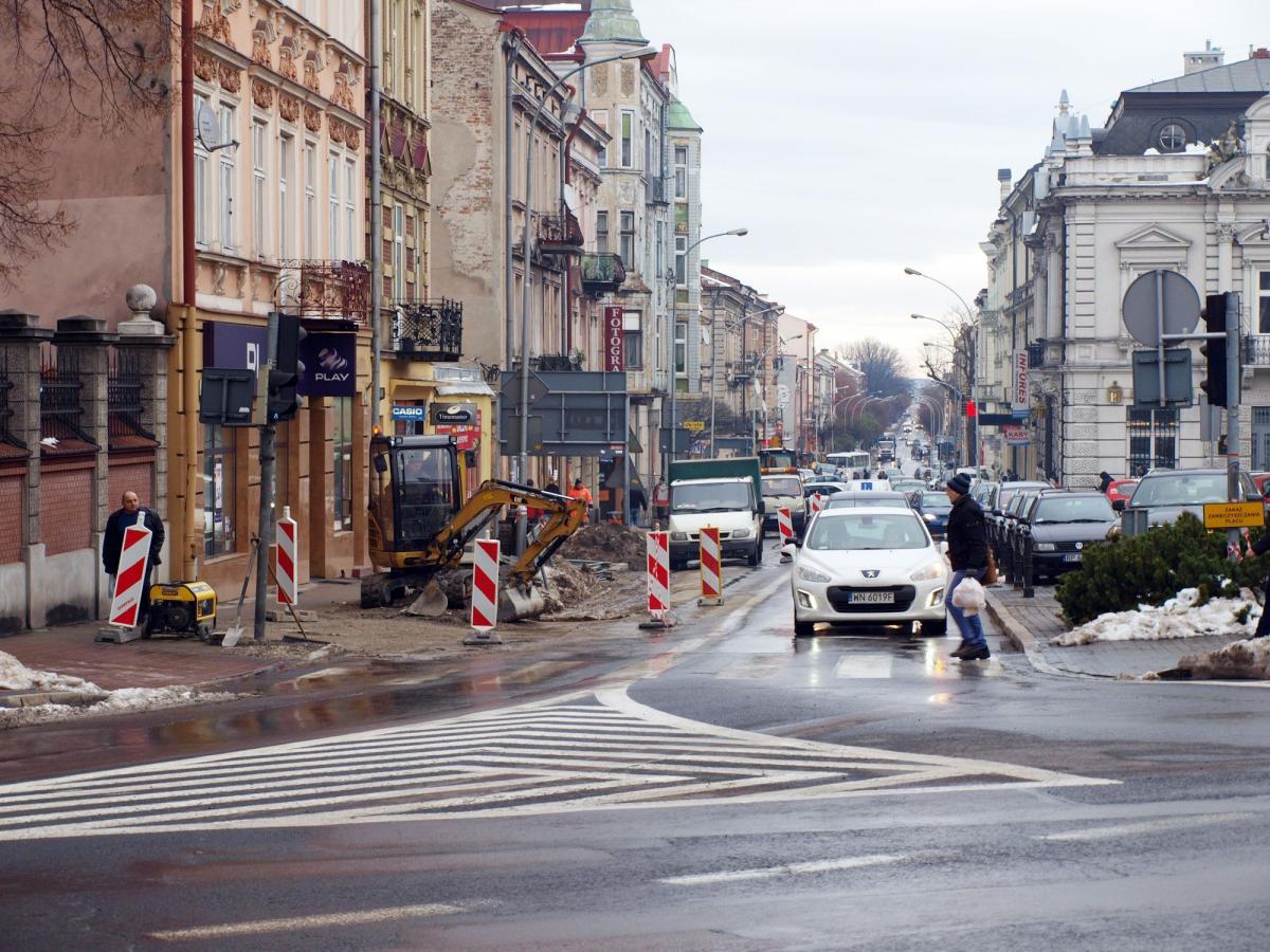 Prowadzony na ulicy Mickiewicza remont sprawił, że korki były ogromne, ale to jeszcze nie koniec utrudnień. 