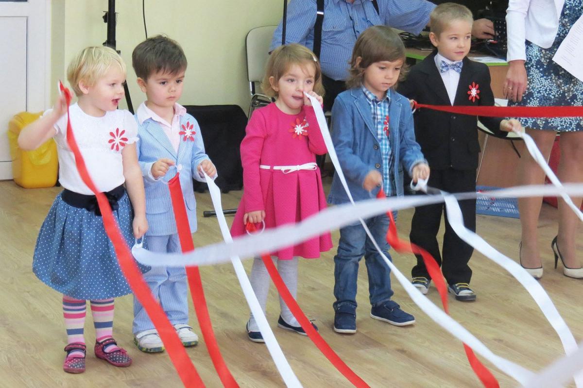 Dzieci z punktu przedszkolnego „Kraina Uśmiechu” w Ostrowie przedstawiły program artystyczny związany ze Świętem Niepodległości.<br/>fot.Barbara Chmura
