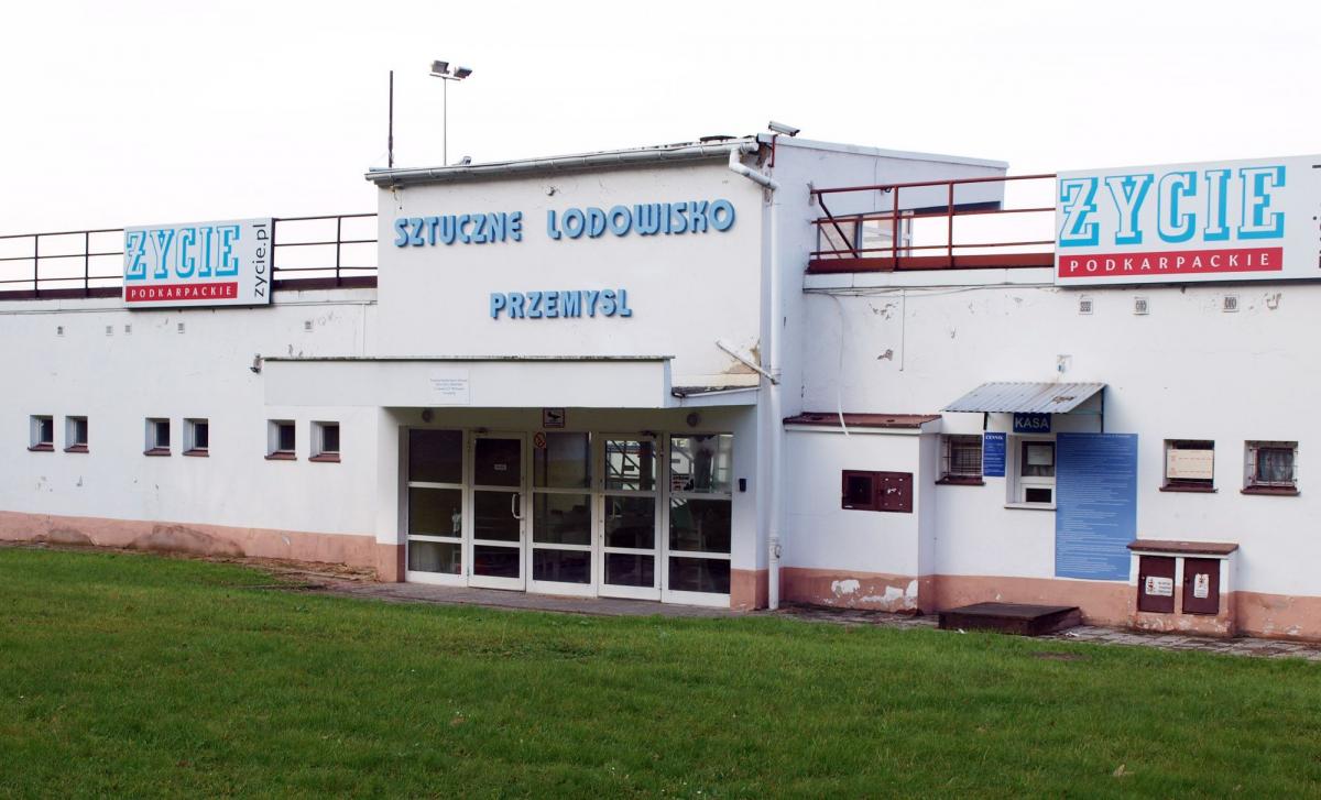 W momencie kiedy rozpocznie się budowa krytego basenu, istniejące lodowisko zostanie zlikwidowane. Co w zamian dostaną przemyślanie?<br/>fot.Mariusz Godos