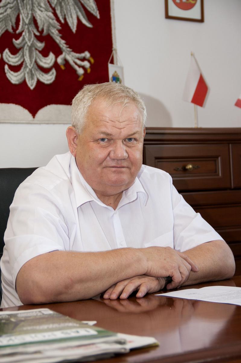 Starosta Józef Michalik: – Rozumiem, że ludzie mogą narzekać, ale weźmy pod uwagę to, że zanim rozpoczną się jakiekolwiek prace na terenie parku, trzeba przeprowadzić gruntowne badania archeologiczne.<br/>fot.Marcin Materniak