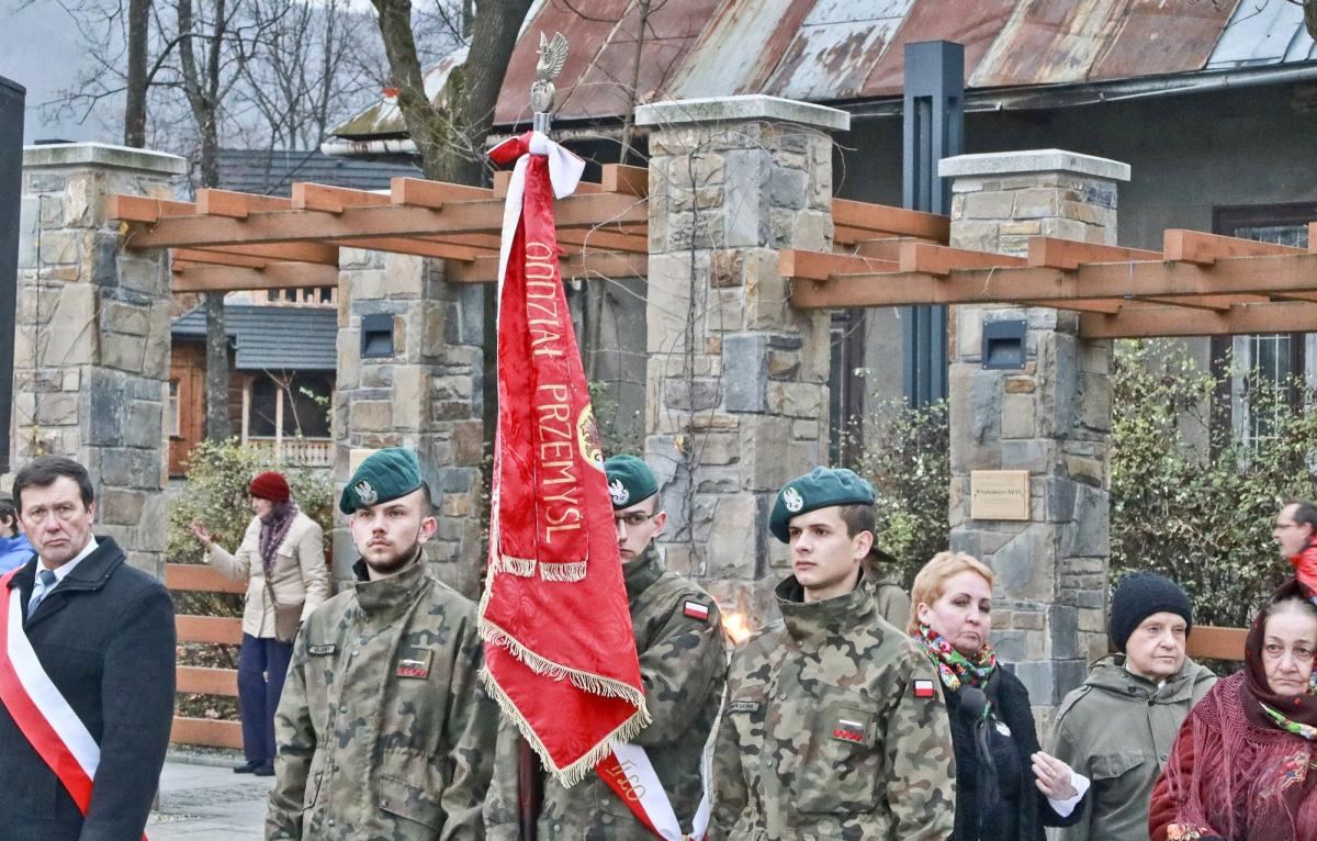 Pod Giewontem nie mogło zabraknąć przedstawicieli przemyskiej jednostki. Wystawili kompanię honorową, którą dowodził por. Piotr Hubiak, a batalion reprezentował także mjr Rafał Kluz, zastępca dowódcy jednostki, szef sztabu.<br/>fot.Michał Wawrykowicz