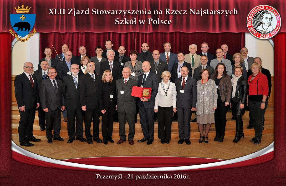 Wspólne zdjęcie uczestników zjazdu.<br/>fot.Rafał Niebieszczański