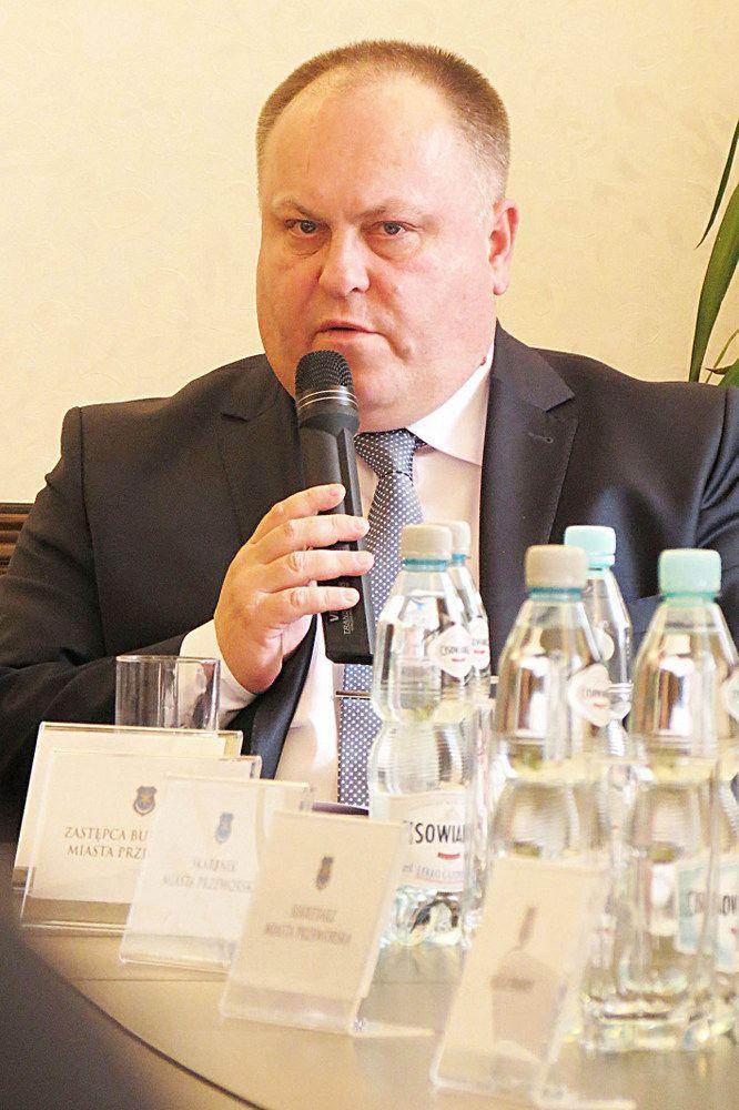 – Staramy się analizować sytuację i znaleźć takie wyjście, aby w najbliższych latach opłaty nie musiały wzrastać – zaznaczył burmistrz Leszek Kisiel.<br/>fot.Barbara Chmura