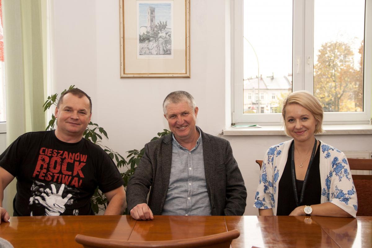 Organizatorzy konkursu: burmistrz miasta i gminy Cieszanów Zdzisław Zadworny, specjalista do spraw promocji i PR Agnieszka Kopciuch i dyrektor Centrum Kultury i Sportu w Cieszanowie Wojciech Świzdor.<br/>fot.Marcin Materniak
