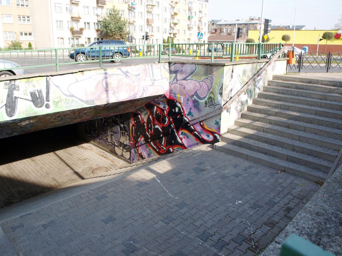Przejście podziemne przy ulicy Krasińskiego i Borelowskiego wygląda fatalnie. W 2017 r. zostanie gruntownie odnowione.<br/>fot.Mariusz Godos